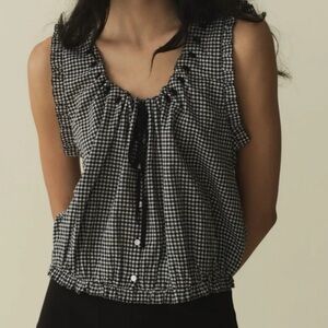 Doen size L, like new, Checked Black and White Sleeveless Ruffle Neck Top
